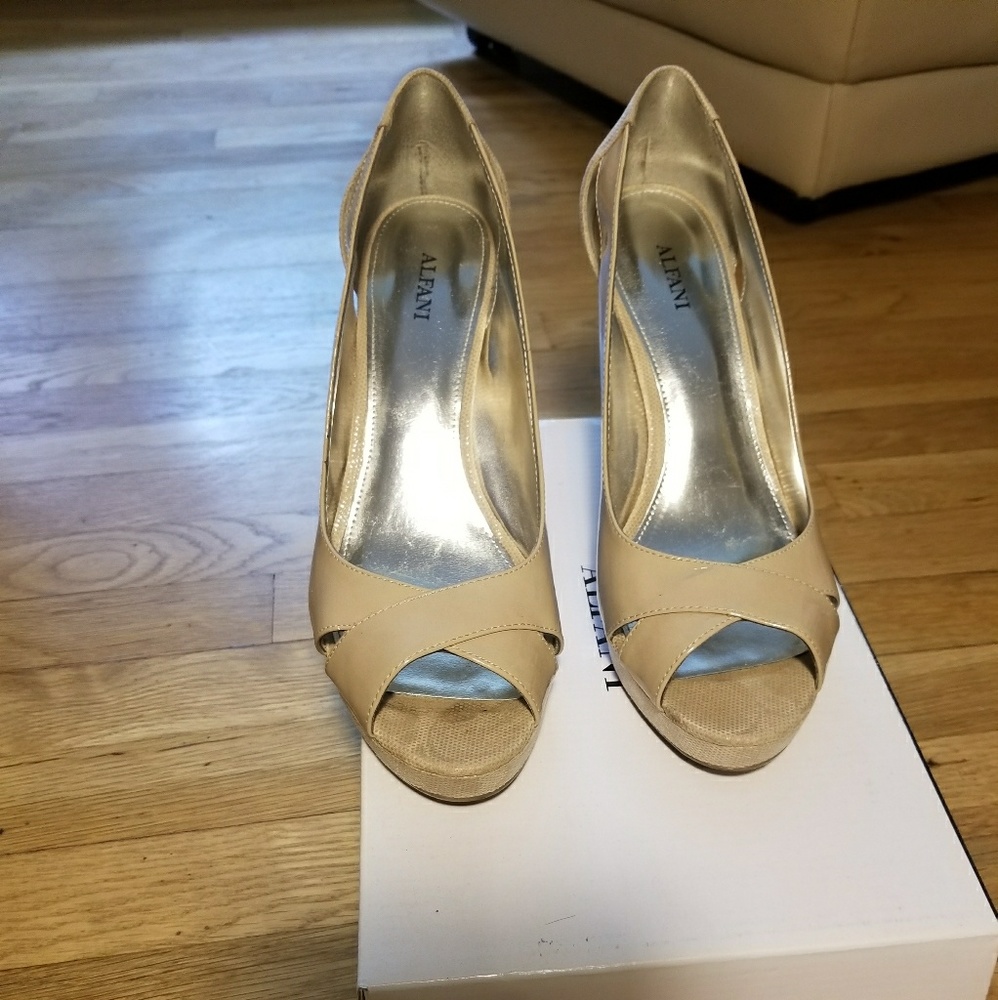 Alfani Pumps